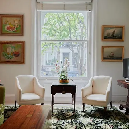 Lovely Chelsea Apartment In Quiet Neighbourhood